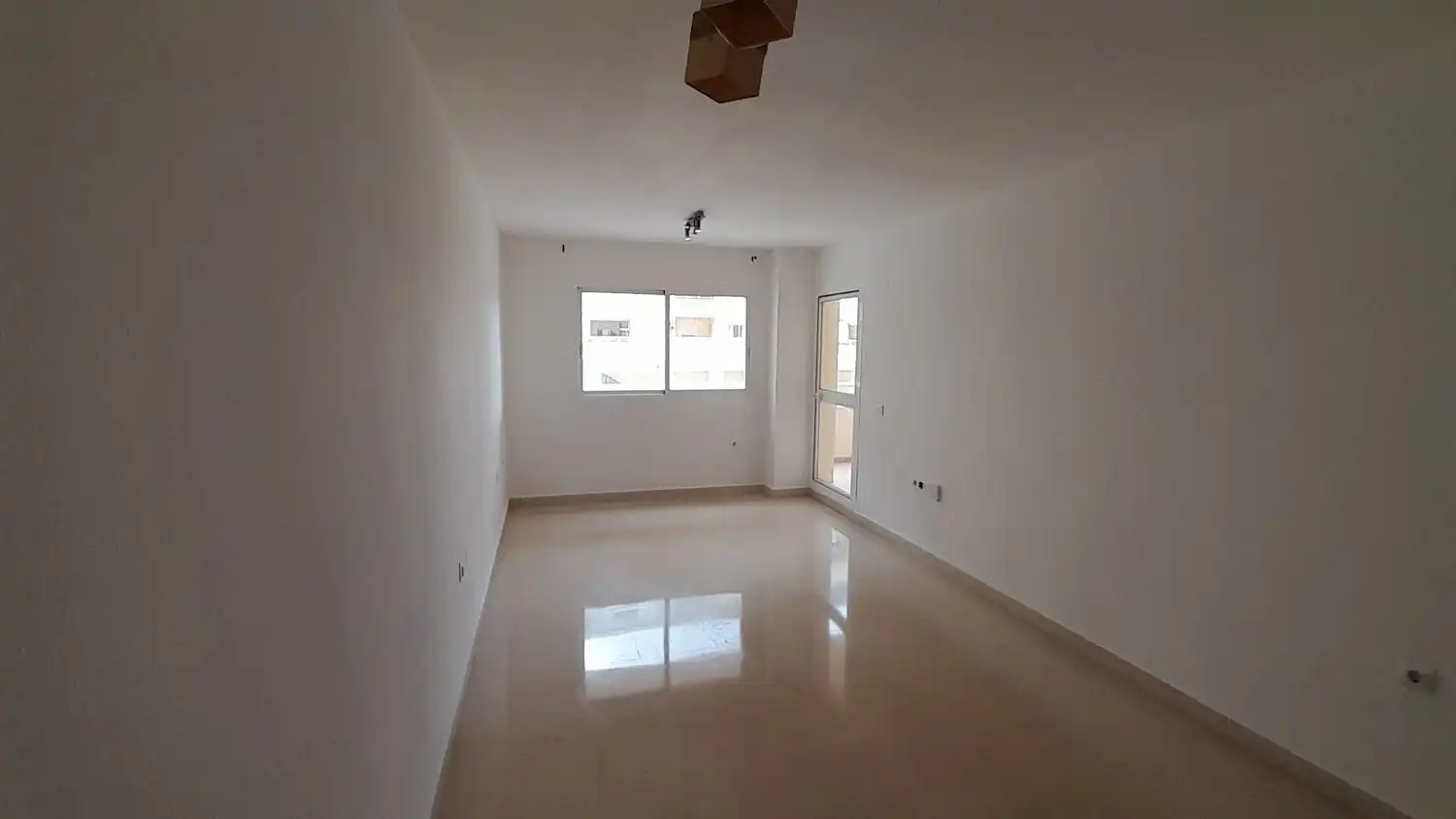 Wohnzimmer von Wohnung zum Verkauf in Málaga mit Klimaanlage, Privatgarten und Terrasse
