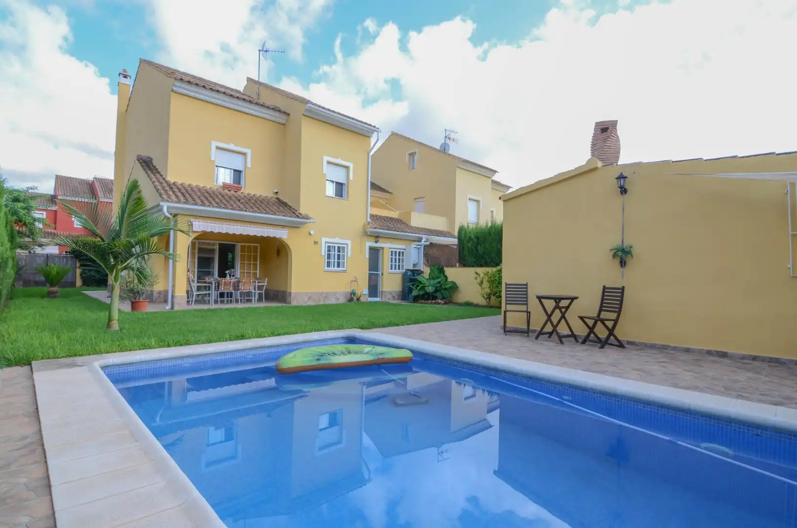 Terraced house with terrace to rent in Alfinach - Los Monasterios