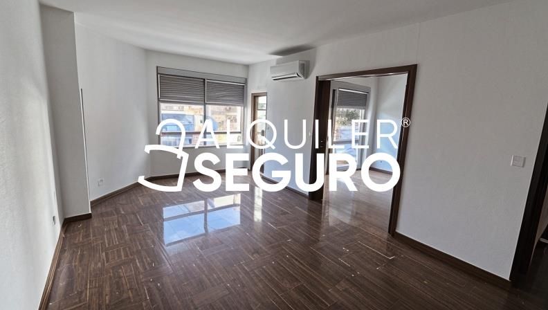 Flat to rent in  Sevilla Capital  with Air Conditioner and Terrace