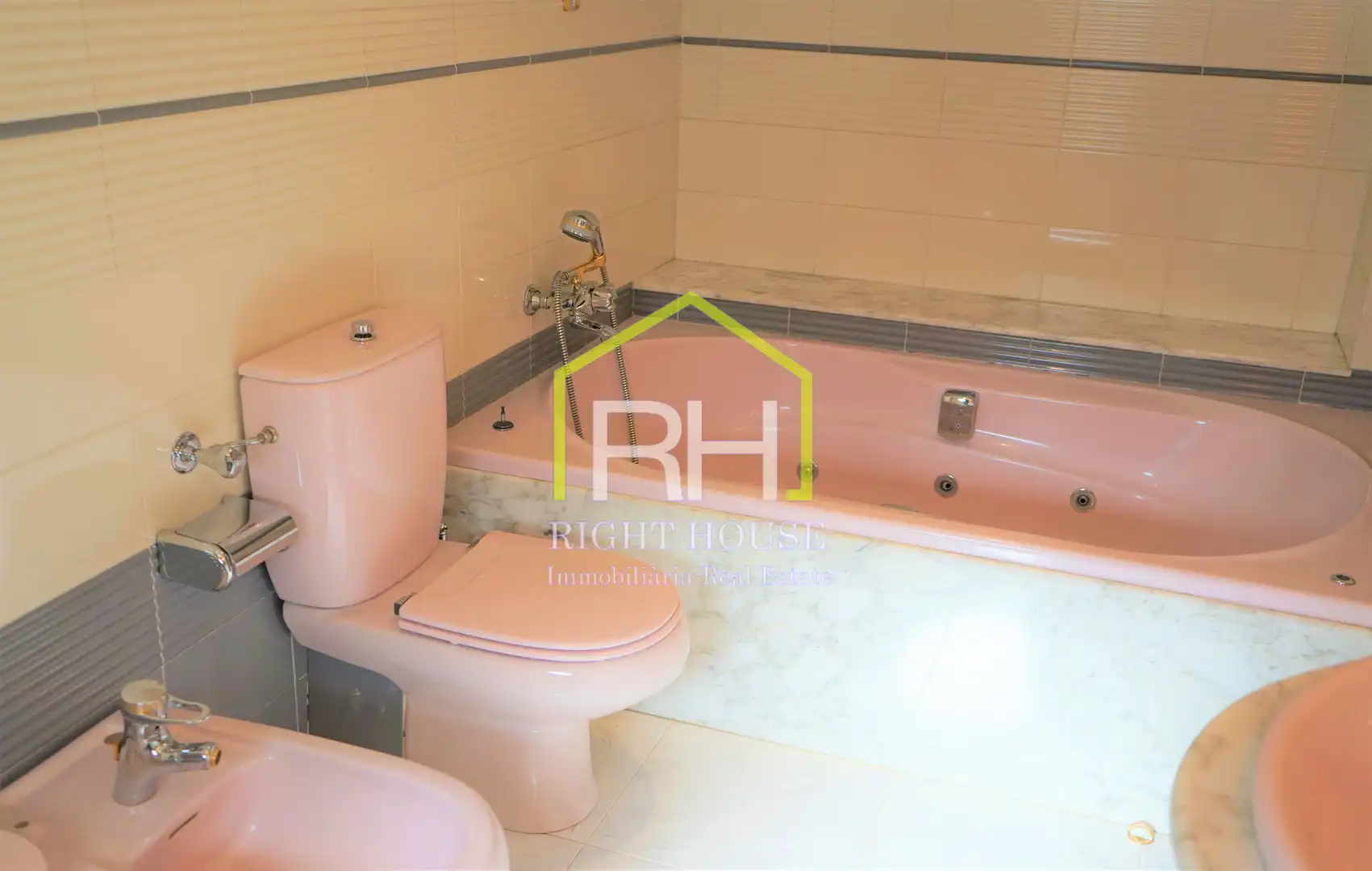 Bathroom of Houses for sale in Escaldes – Engordany  with Heating, Private garden and Parquet flooring