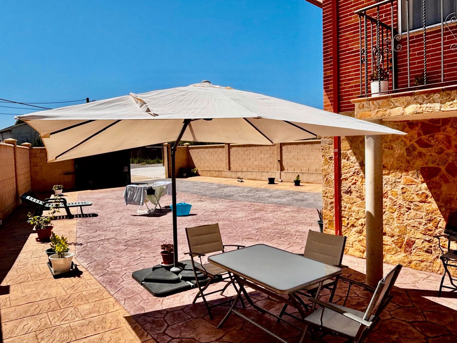 Terrace of House or chalet for sale in Regueras de Arriba  with Heating, Private garden and Parquet flooring