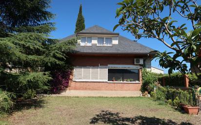 Vista exterior de Casa o xalet en venda en Cervelló amb Calefacció, Jardí privat i Terrassa