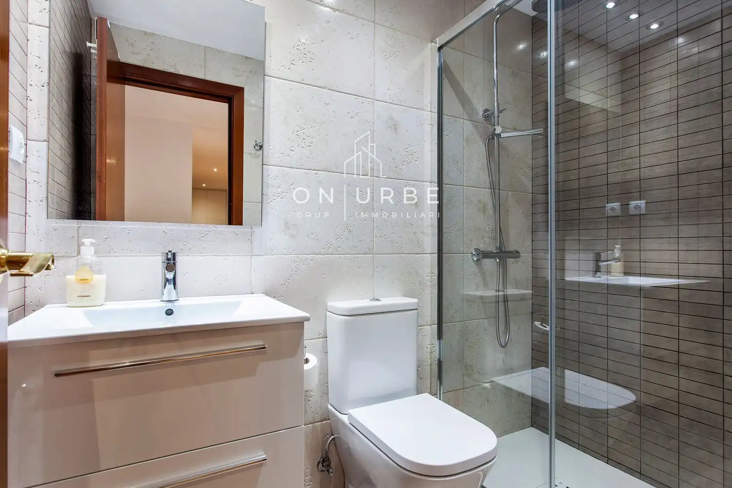 Baño de Piso en venta en Barcelona con Aire acondicionado y Terraza