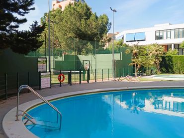Pis amb piscina en venda a Carrer de Jorge Comín Metge Pediatre