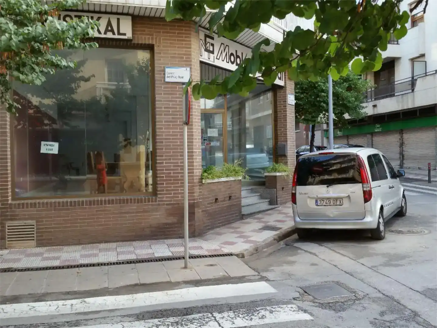 Commercial properties for rent in Roses  with Air Conditioner