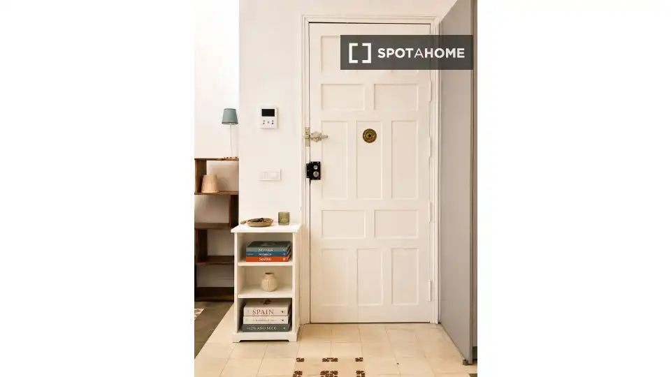 Dormitori de Apartament per a compartir en Sevilla amb Aire condicionat, Terrassa i Moblat