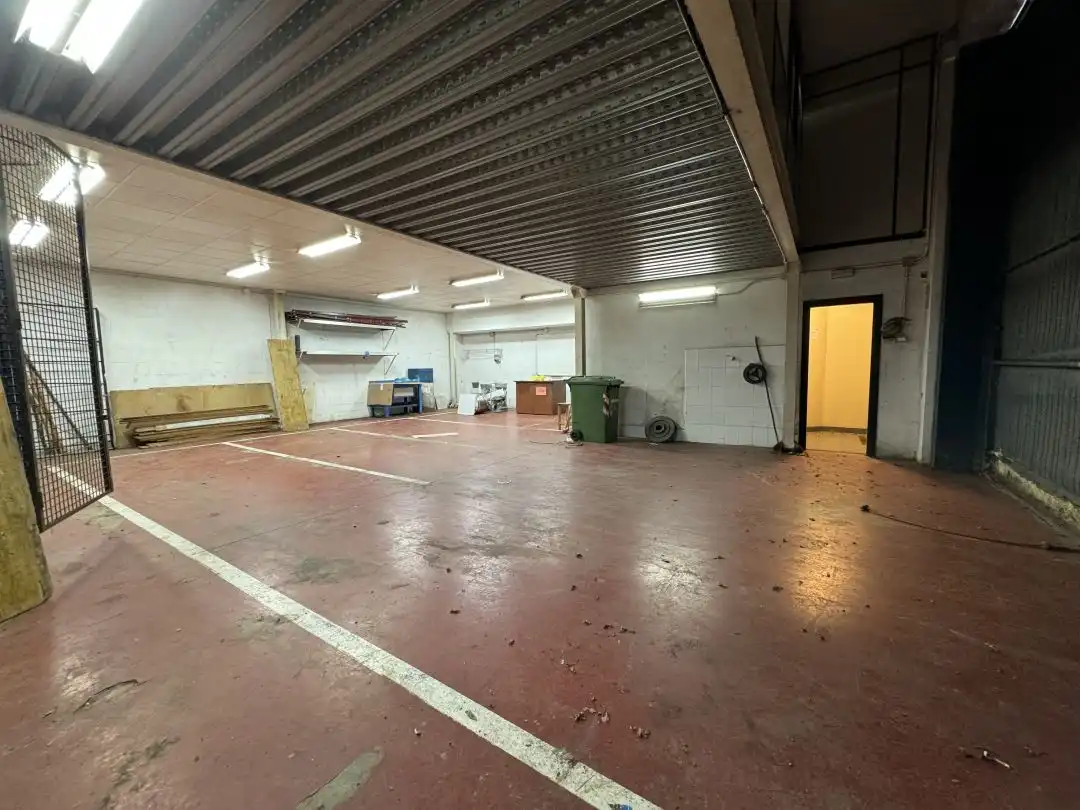 Fabrikhallen zur Miete in Legazpi