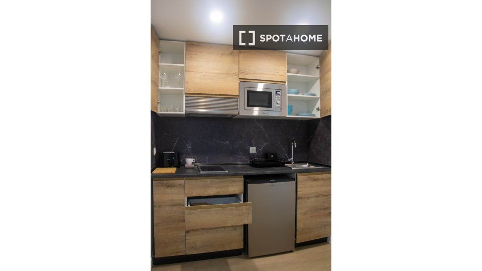 Cocina de Piso de alquiler en  Madrid Capital con Aire acondicionado, Calefacción y Amueblado
