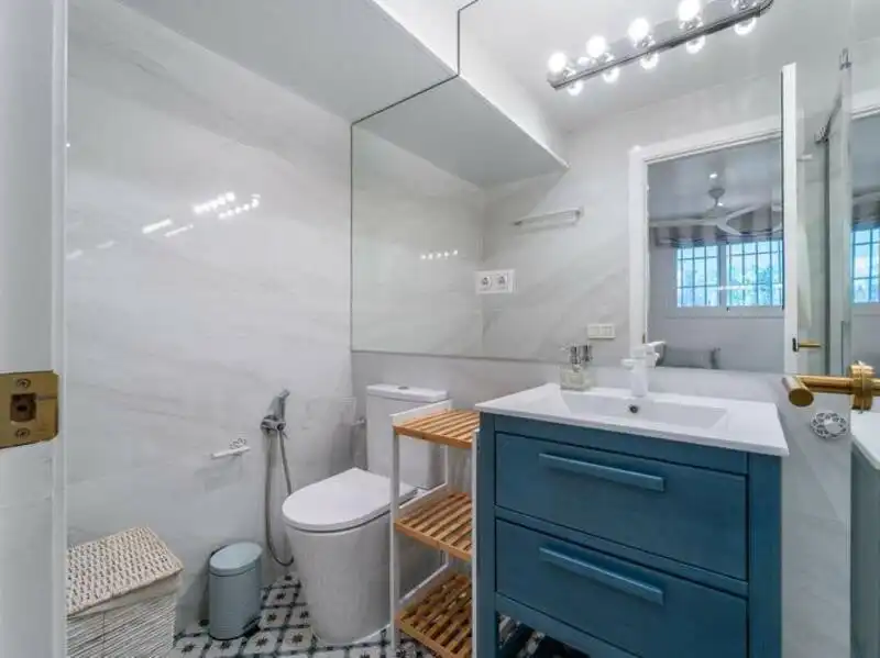 Bany de Apartament en venda en Marbella amb Aire condicionat, Calefacció i Terrassa