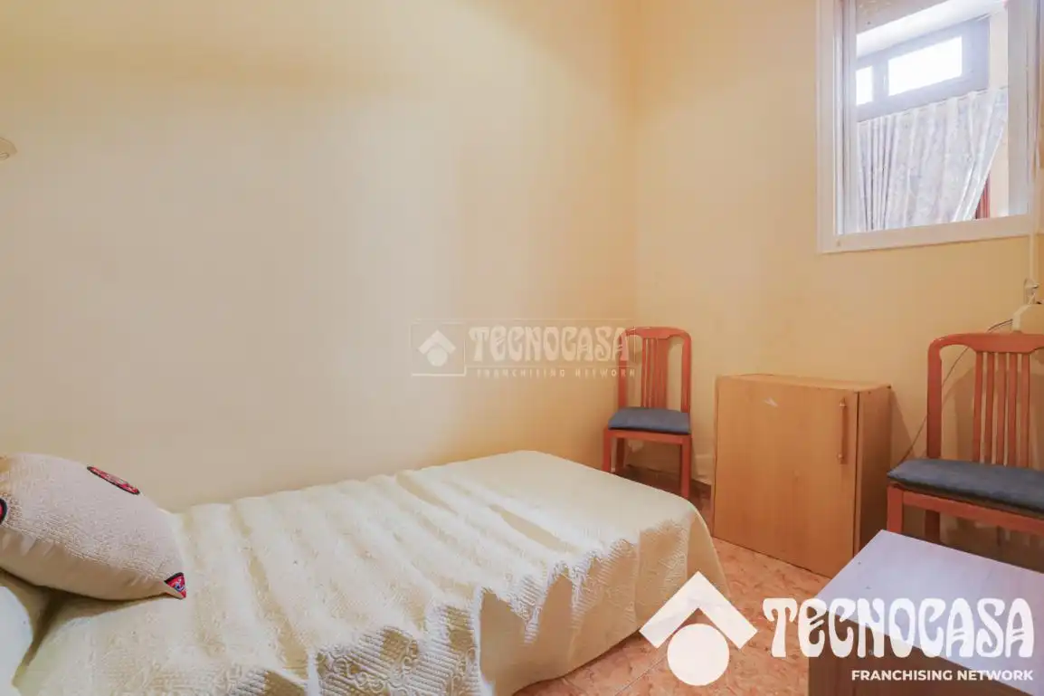 Dormitori de Casa o xalet en venda en Barcelona amb Jardí privat i Terrassa