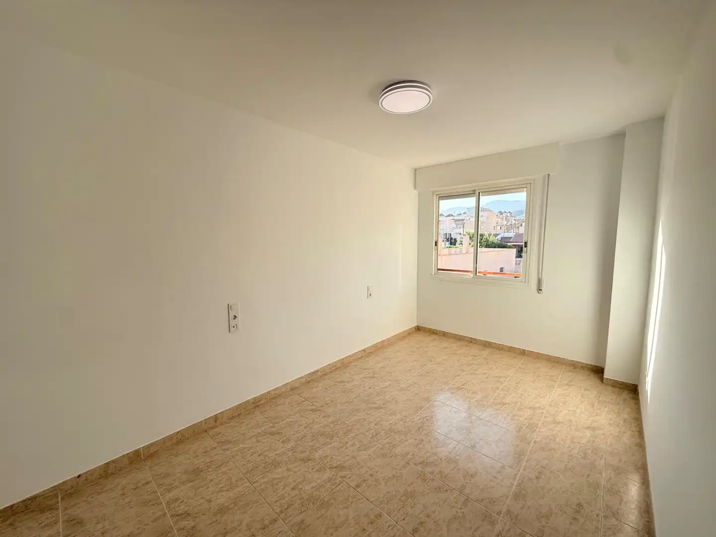 Habitación de Piso en venta en Roquetas de Mar con Jardín privado, Terraza y Piscina comunitaria