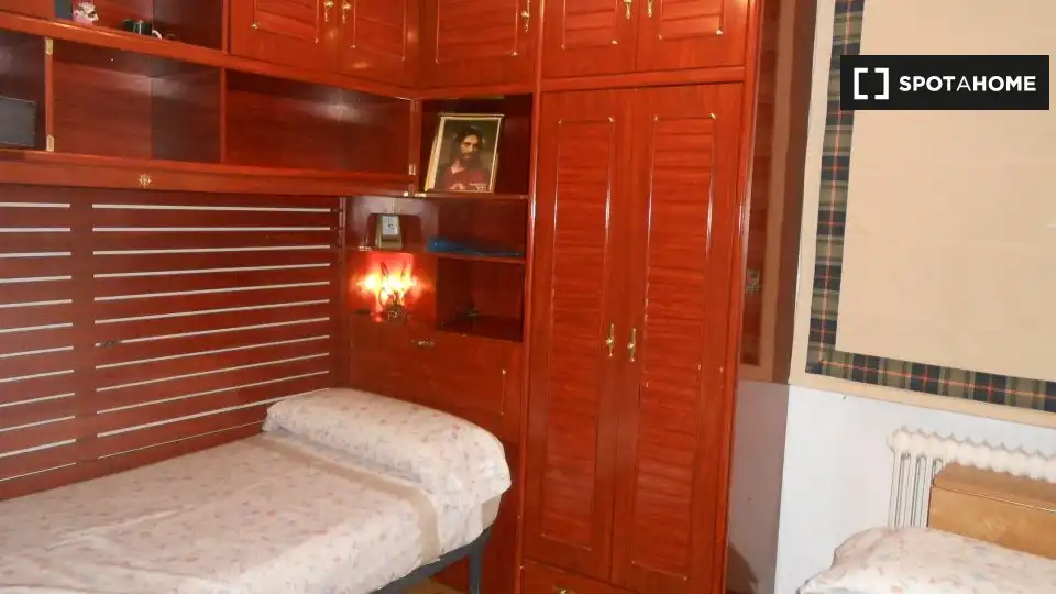 Bedroom of Flat for rent in Madrid  with Air Conditioner, Heating and Furnished