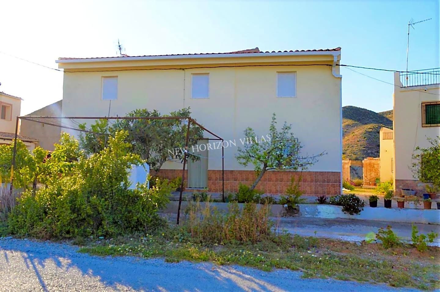 Vista exterior de Casa o xalet en venda en Arboleas amb Jardí privat, Traster i Moblat
