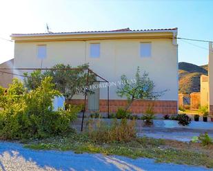 Vista exterior de Casa o xalet en venda en Arboleas amb Jardí privat, Traster i Moblat