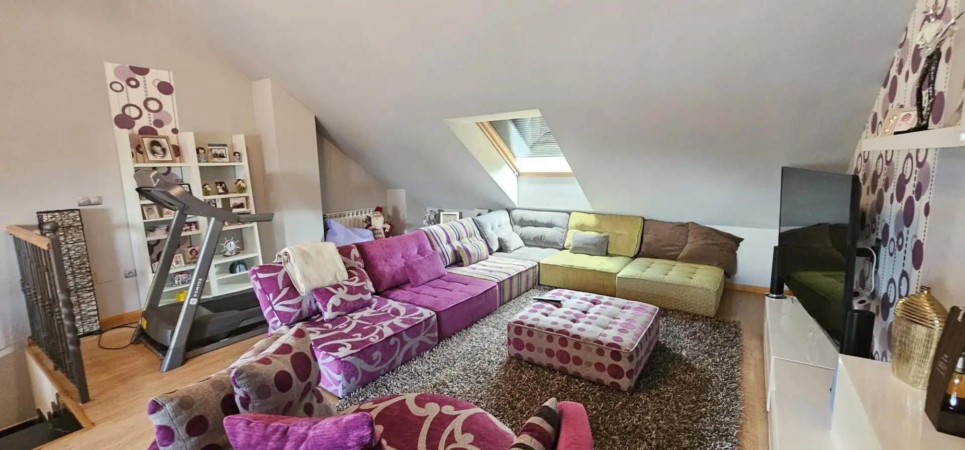Wohnzimmer von Einfamilien-Reihenhaus zum Verkauf in Villaquilambre mit Heizung, Privatgarten und Parkett