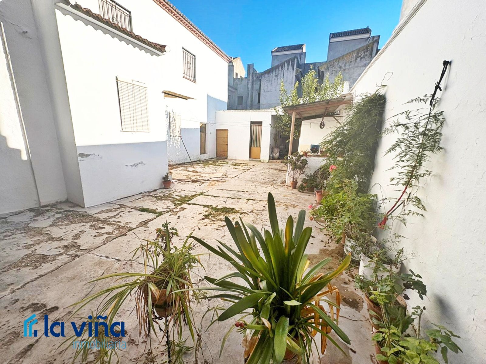 Vista exterior de Casa o xalet en venda en Mollina amb Jardí privat, Traster i Moblat