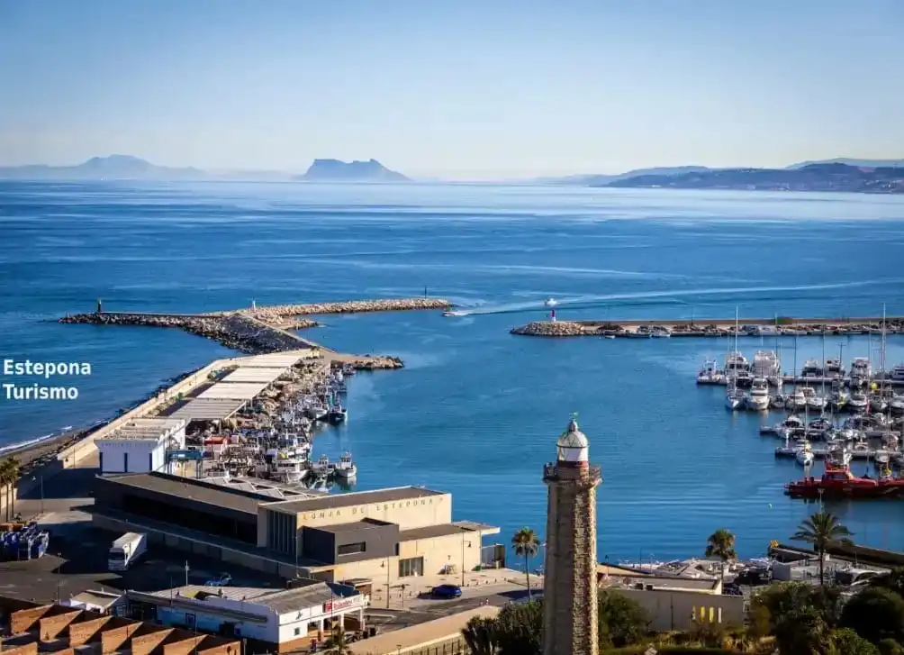 Vista exterior de Apartamento de alquiler en Estepona con Aire acondicionado, Calefacción y Terraza