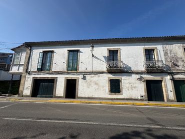 Casa rústica amb balcó en venda a Rúa do Cabo 6