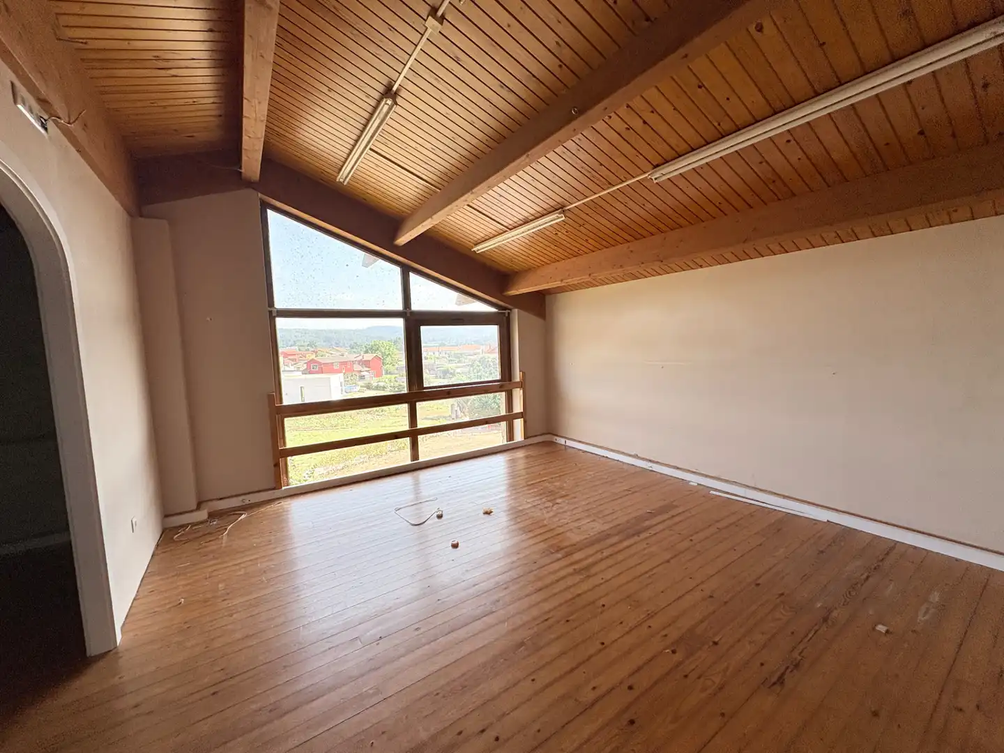 Sala d'estar de Casa adosada en venda en Arteixo amb Jardí privat