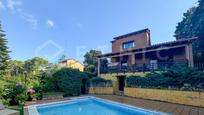 Vista exterior de Casa o xalet en venda en Corbera de Llobregat amb Aire condicionat, Terrassa i Piscina