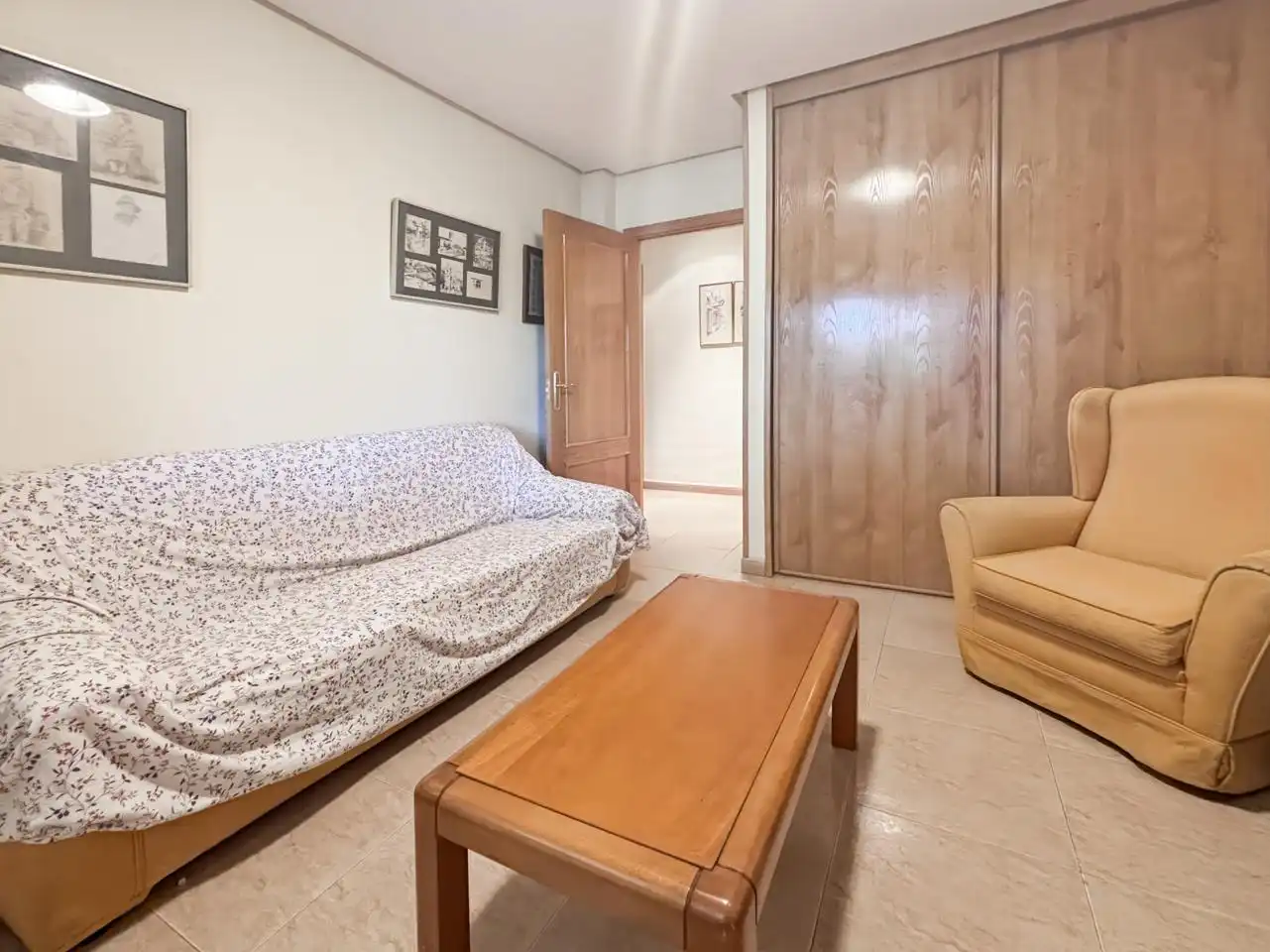 Sala d'estar de Casa o xalet en venda en Galapagar amb Calefacció, Jardí privat i Parquet