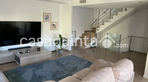 ADOSADO 4 HABITACIONES CON LOCAL COMERCIAL