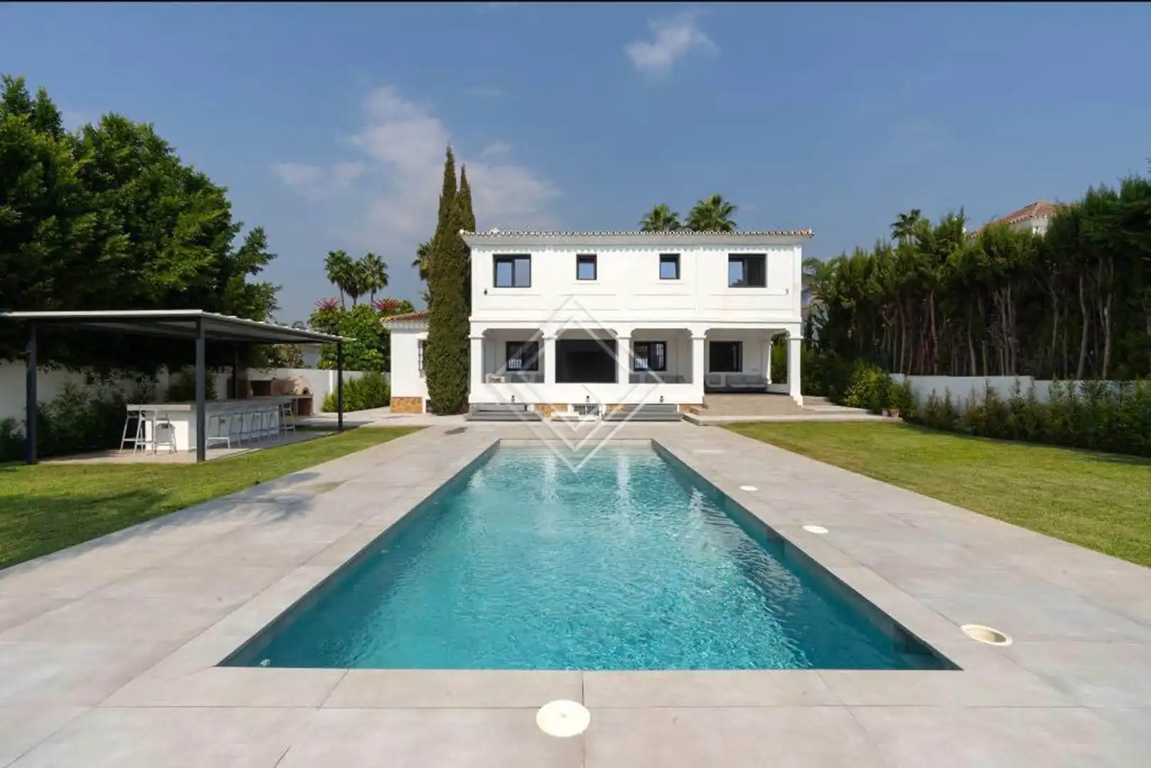 Villa mit Pool zum Verkauf in Nueva Andalucía