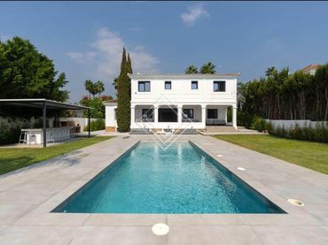 Villa con piscina in vendita a Nueva Andalucía