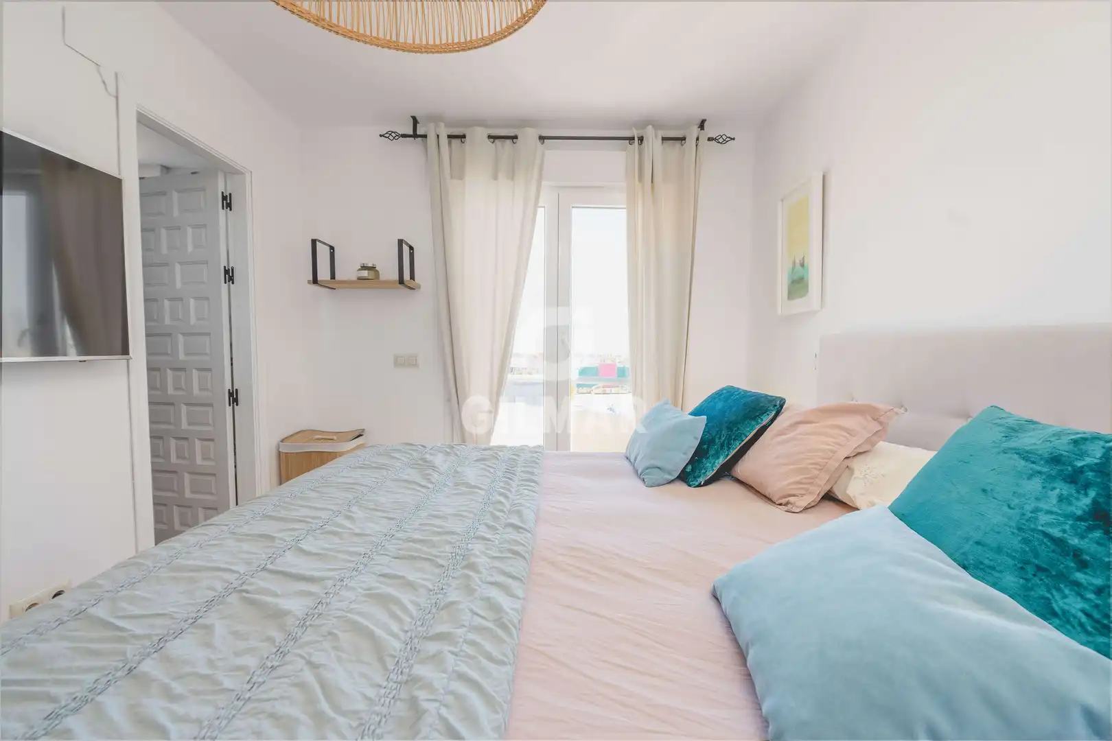 Schlafzimmer von Einfamilien-Reihenhaus zum Verkauf in Tarifa mit Heizung, Privatgarten und Schwimmbad