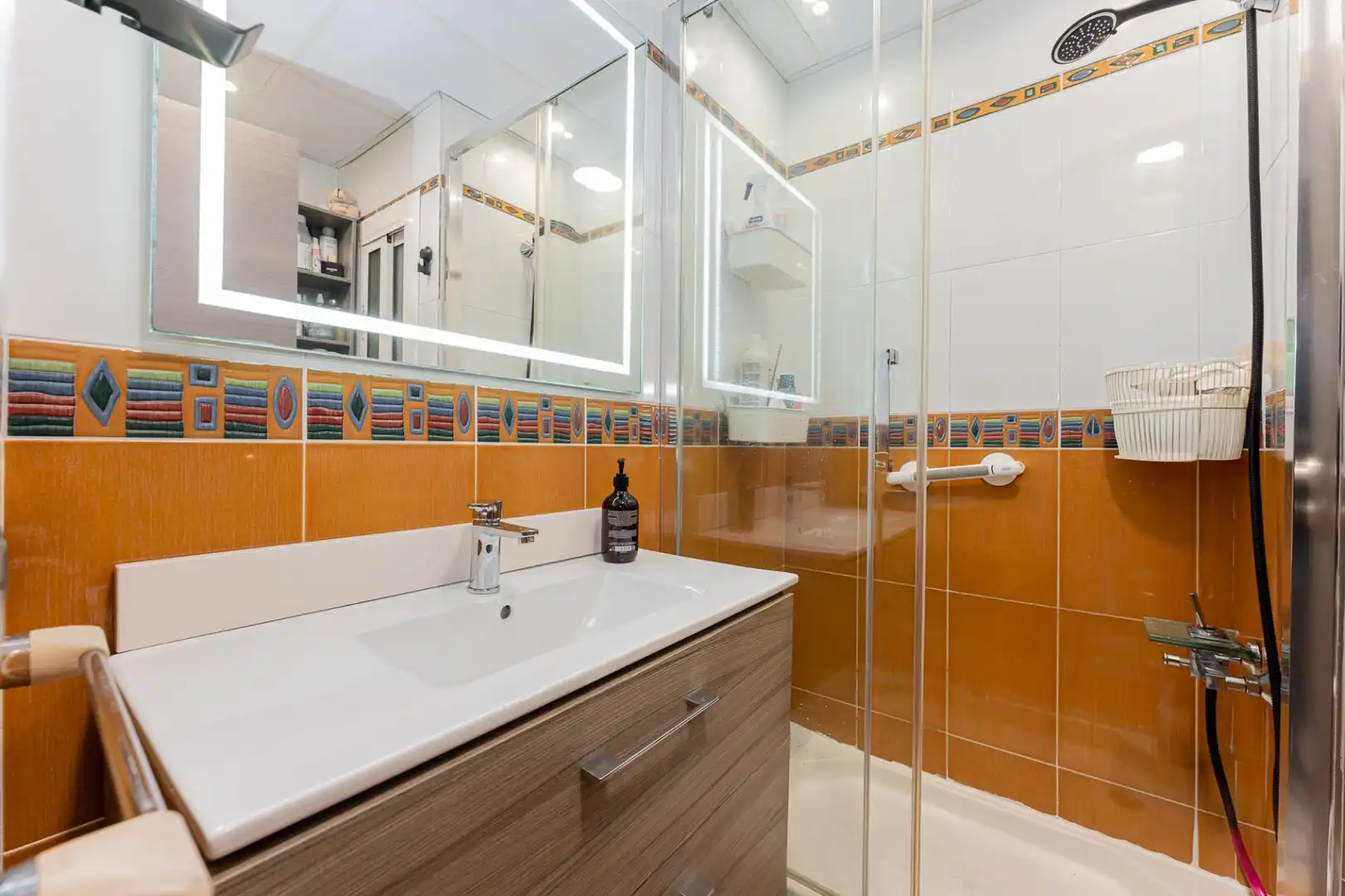 Badezimmer von Wohnung zum Verkauf in Viladecans mit Klimaanlage, Heizung und Parkett