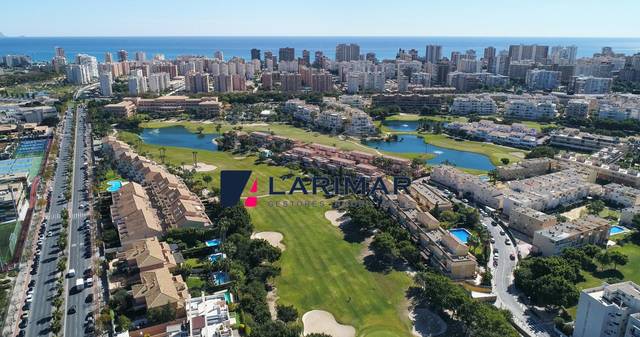 Casa adosada en Venta en Calle ENRIC VALOR, 14 en Alicante Golf