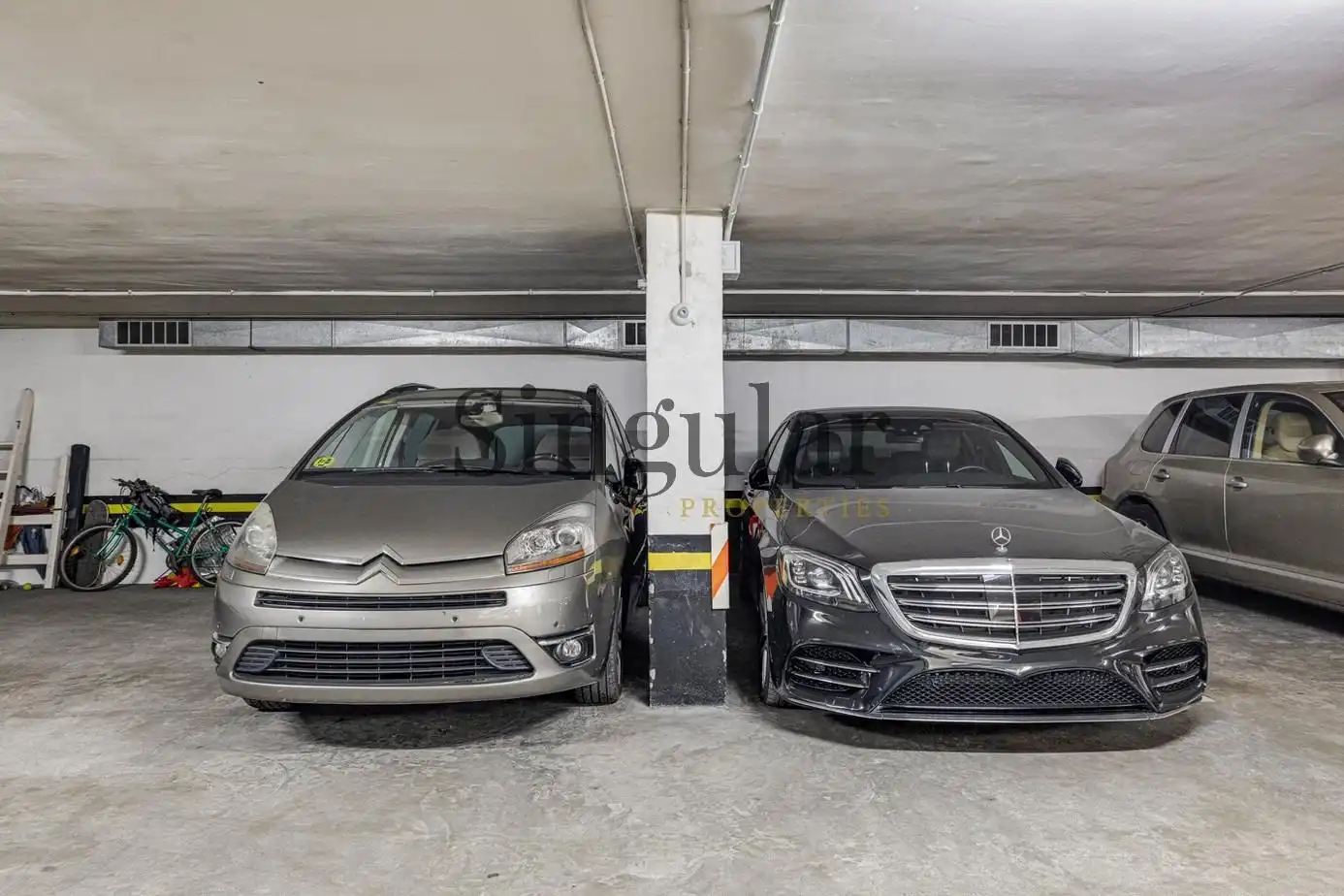Parking de Piso en venta en Barcelona con Aire acondicionado, Calefacción y Terraza