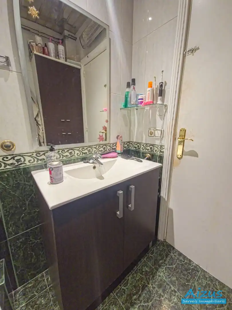 Badezimmer von Wohnung zum Verkauf in Ripollet mit Heizung und Ofen