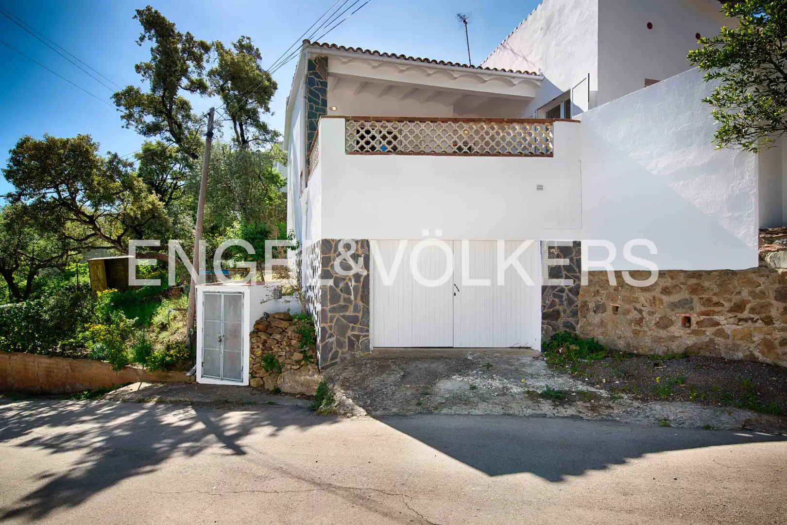 Vista exterior de Casa o xalet en venda en El Port de la Selva amb Aire condicionat, Calefacció i Jardí privat
