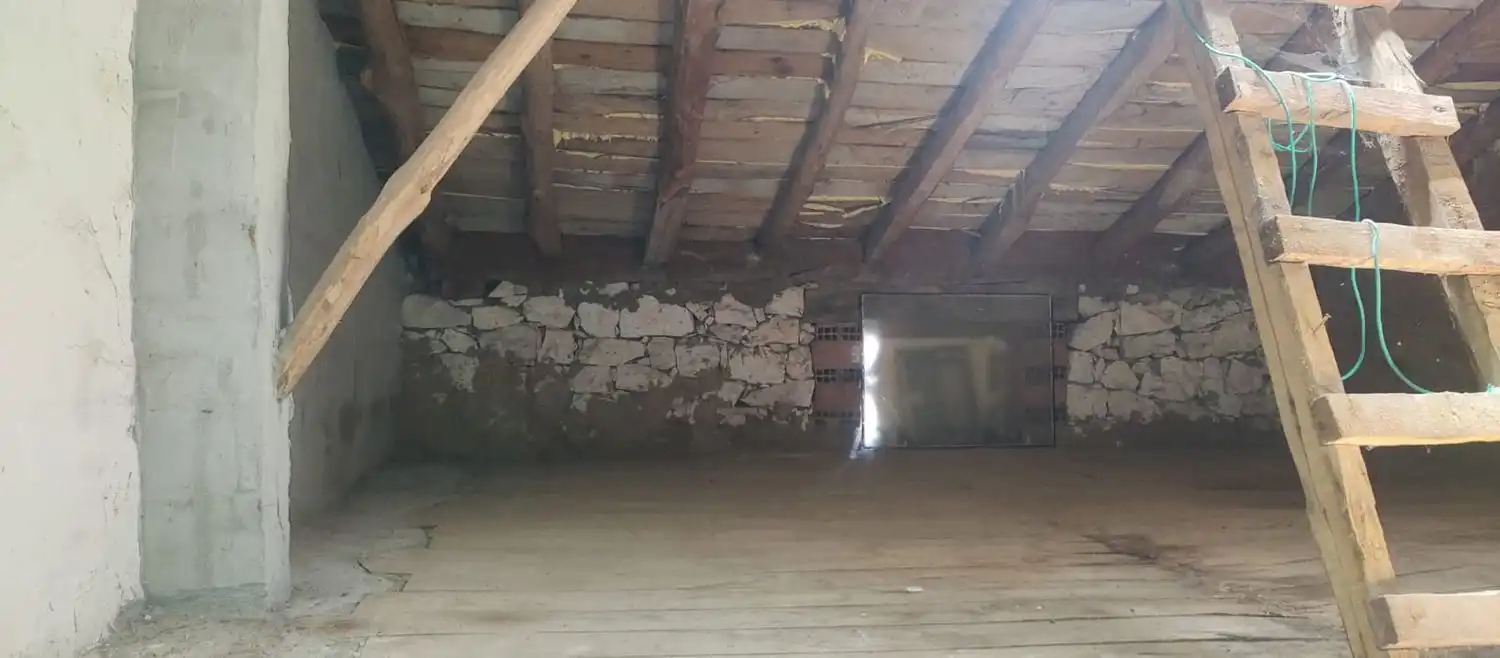 Casa adosada en venda a Escuderos, Campaspero