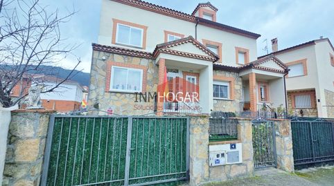 Chalet adosado en Navaluenga