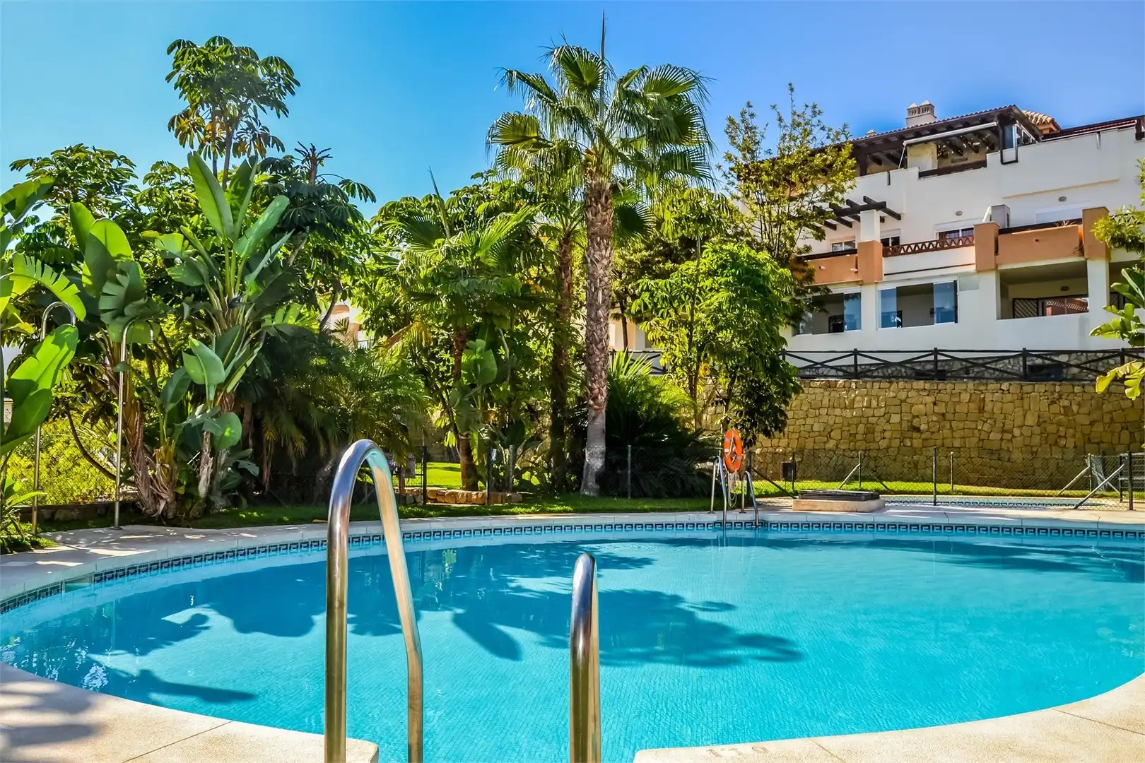 Piscina de Planta baja en venta en Vélez-Málaga con Aire acondicionado, Terraza y Piscina comunitaria