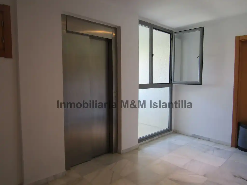 Piso en venta en Isla Cristina con Terraza, Horno y Lavadora