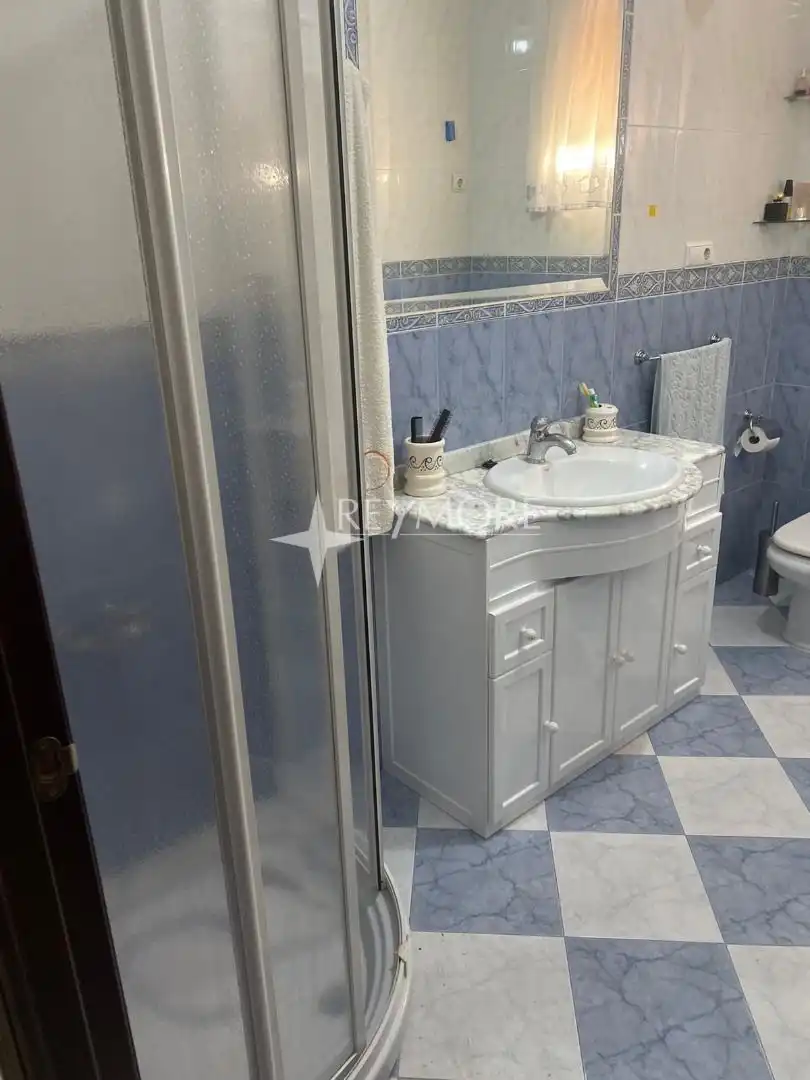 Bany de Casa o xalet en venda en Guadalcázar amb Aire condicionat, Terrassa i Traster