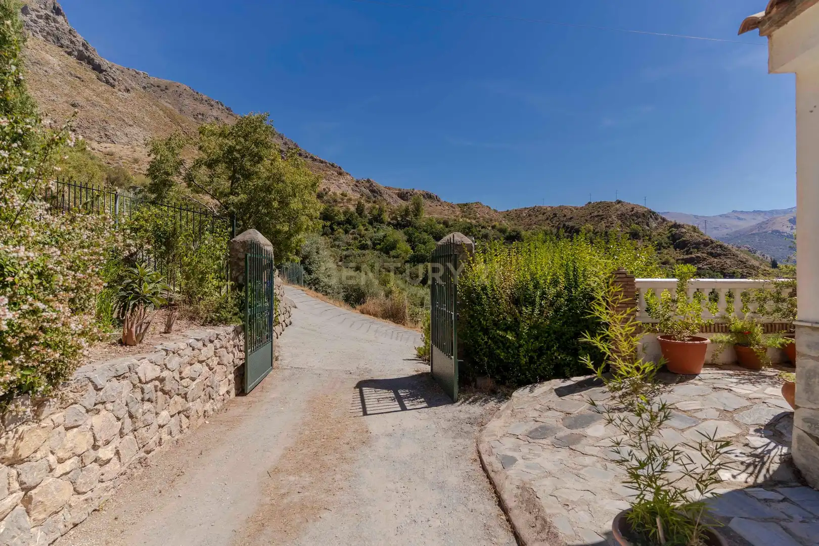 Vista exterior de Casa o chalet en venta en Güéjar Sierra con Jardín privado, Trastero y Piscina