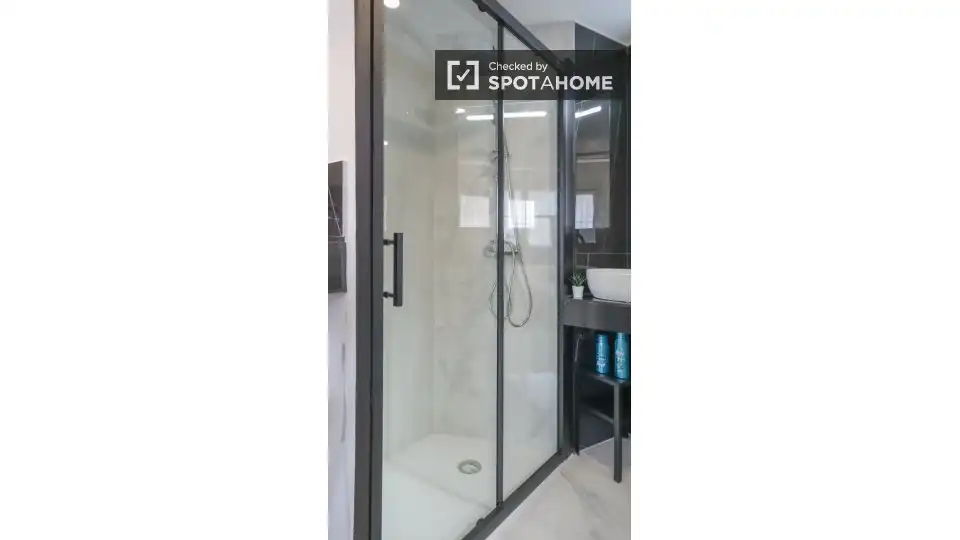 Room in Entrevías