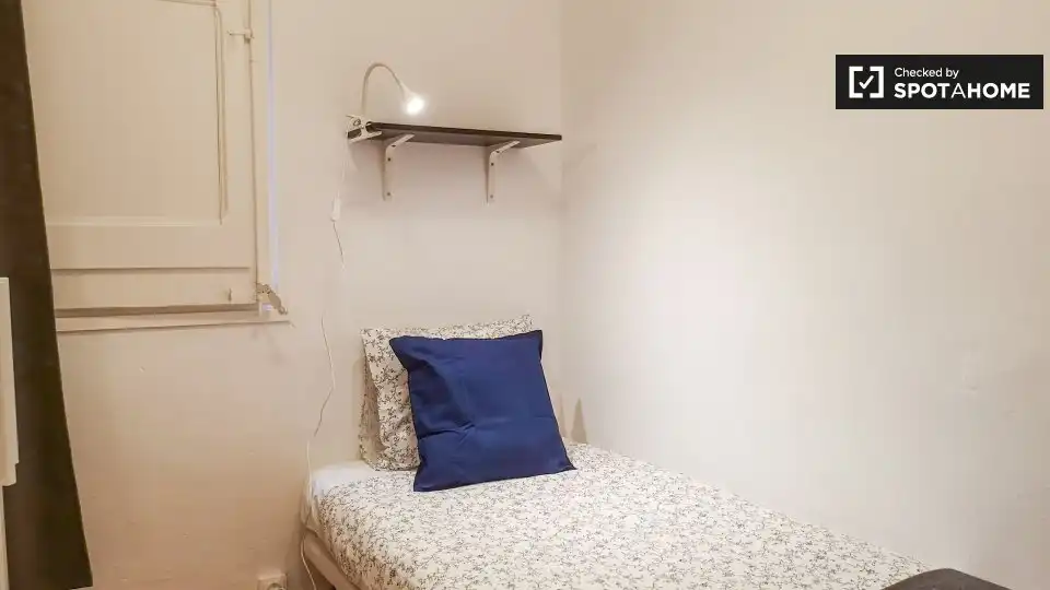 Bedroom of Flat for rent in L'Hospitalet de Llobregat  with Air Conditioner, Heating and Furnished