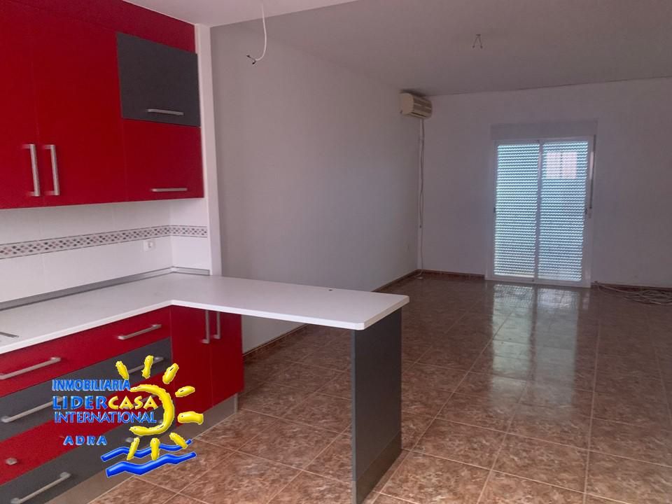 Cuina de Casa o xalet en venda en Adra amb Terrassa