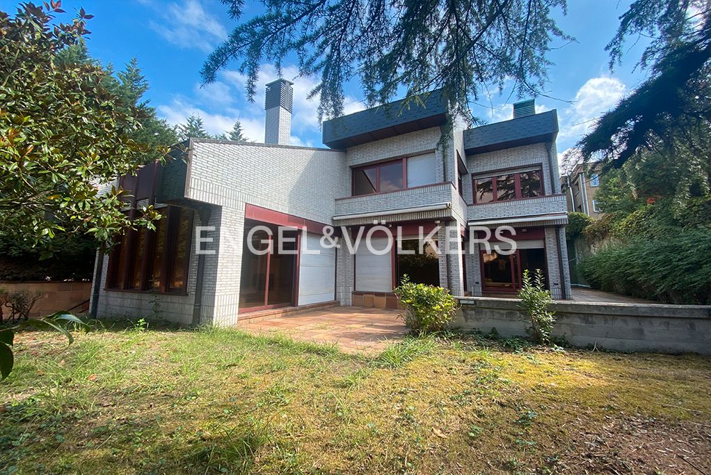 Exterior view of House or chalet for sale in Oviedo   with Heating, Private garden and Storage room