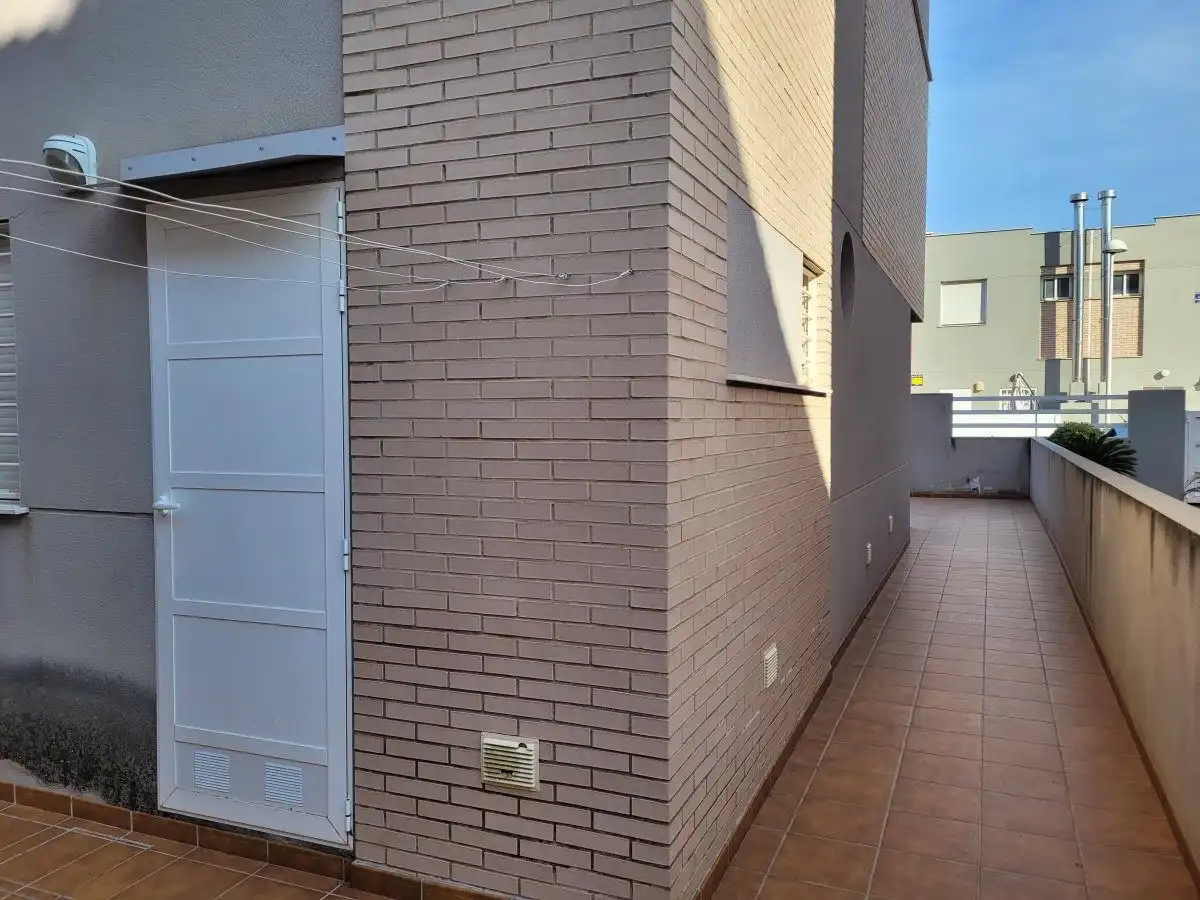 Vista exterior de Casa adosada en venta en Almazora / Almassora con Aire acondicionado, Terraza y Balcón