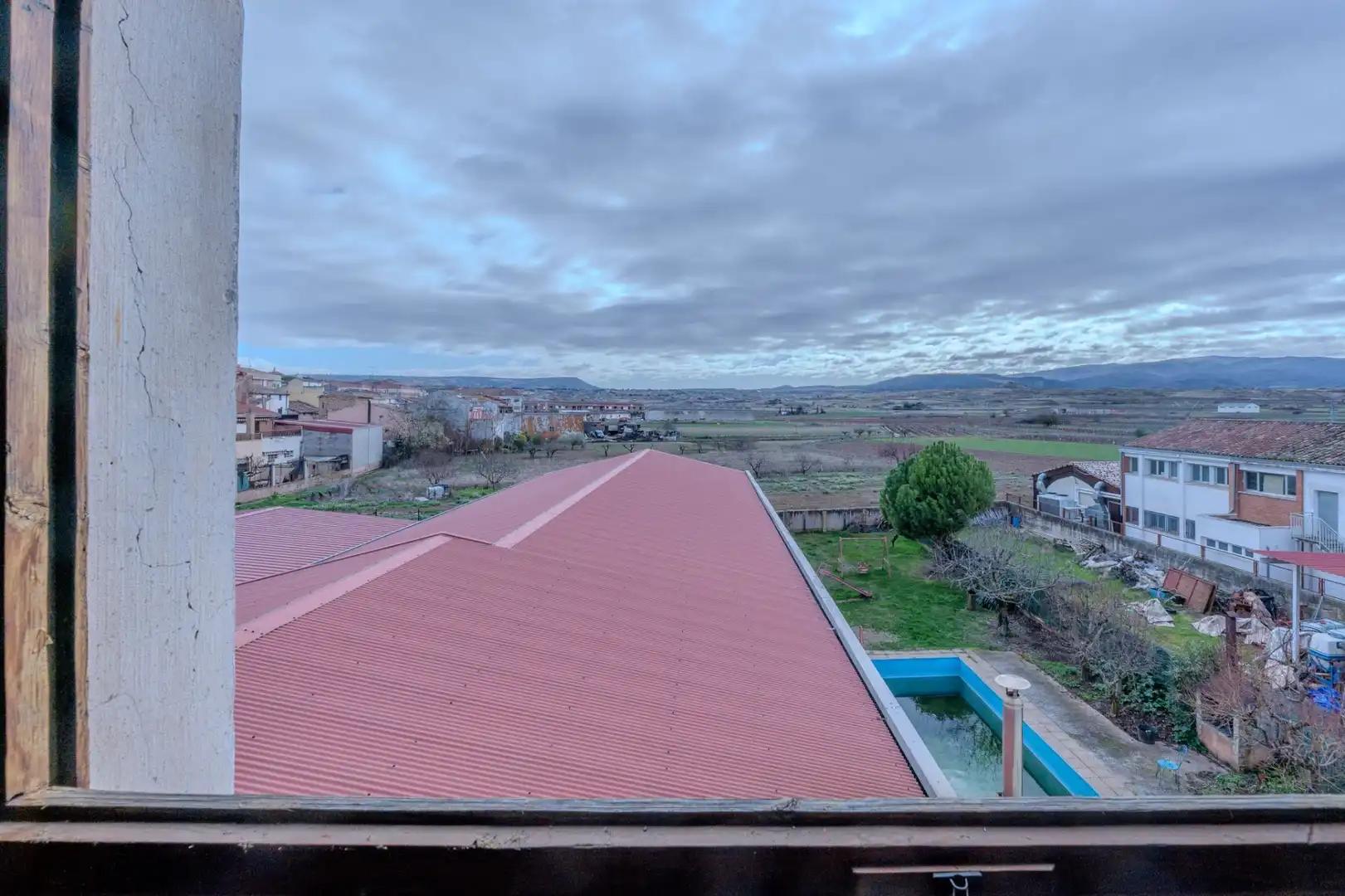 Piscina de Edificio en venta en Huércanos