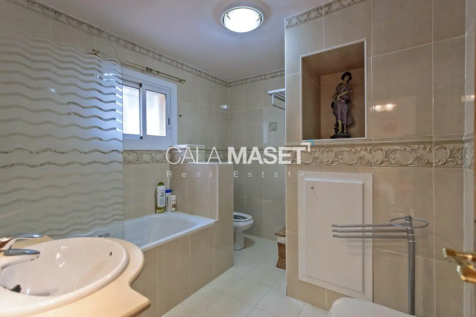 Badezimmer von Haus oder Chalet zum Verkauf in Calonge i Sant Antoni mit Heizung, Privatgarten und Terrasse