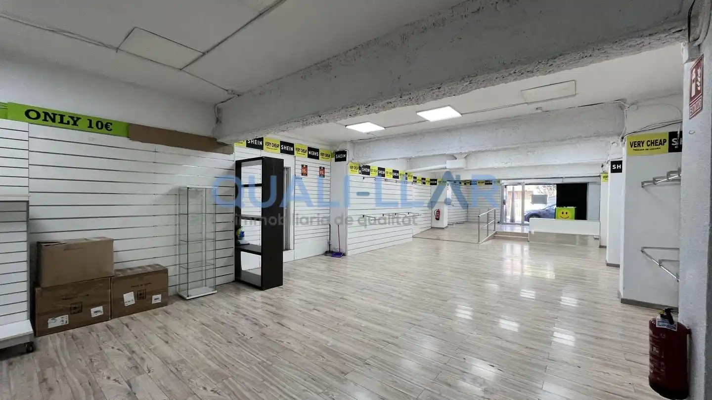 Local en venta en Sant Feliu de Llobregat con Terraza