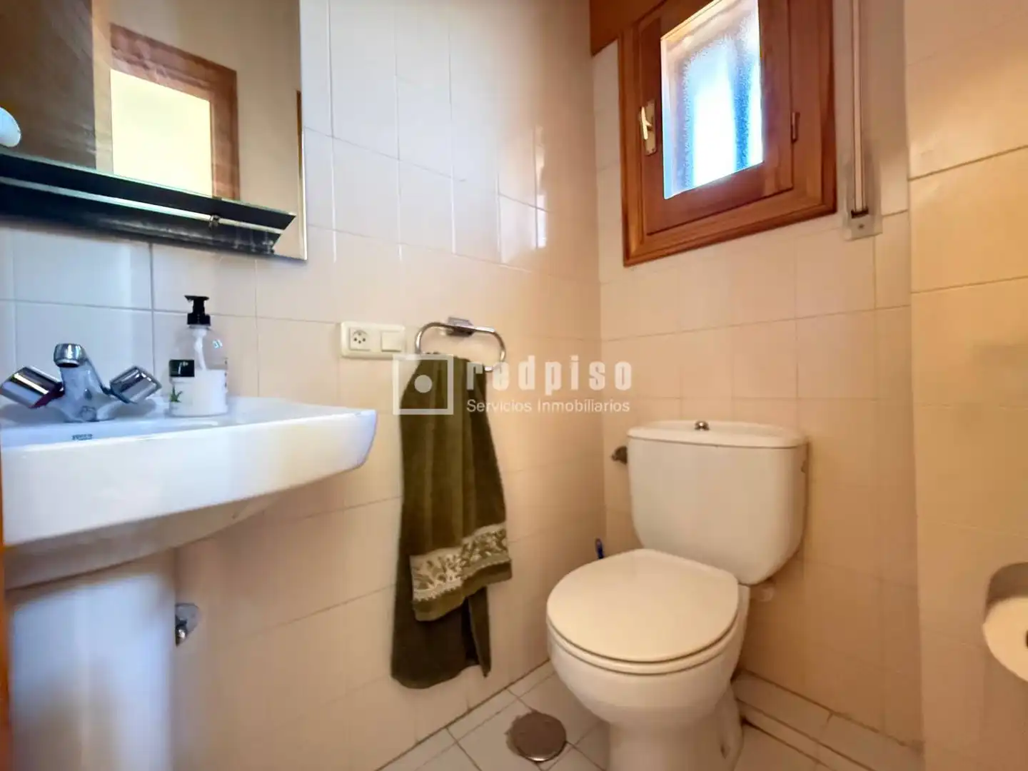 Bany de Casa o xalet en venda en Navas de Riofrío amb Calefacció, Jardí privat i Traster
