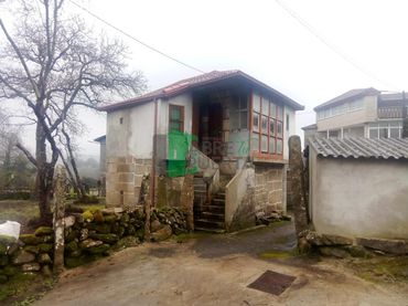 Casa amb jardí en venda a San Cristovo de Cea